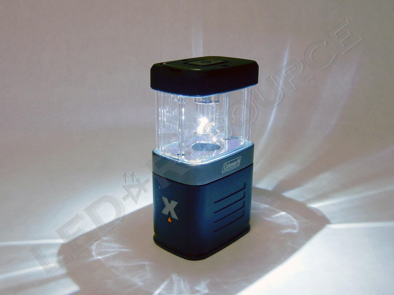 https://www.led-resource.com/wordpress/wp-content/uploads/2011/04/Coleman_4AA_Lantern_12.jpg